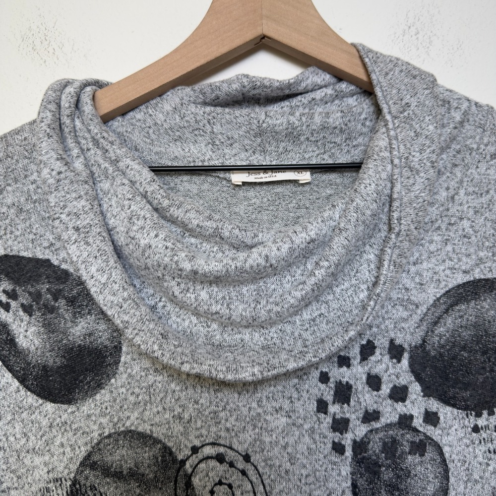 Jess & Jane Women Tunic Knit Sweatshirt XL Gray Polkadot Sharkbite Hem Cowl Neck - Picture 2 of 8